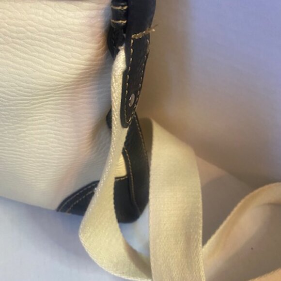 Chaps black and cream crossbody shoulder bag - Picture 3 of 6